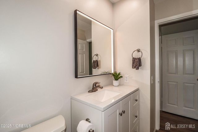 8 Benjamin Franklin Drive, Monroe, NJ 08831