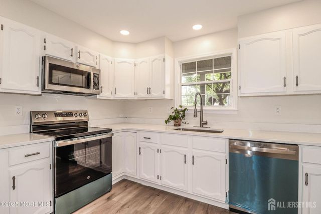 8 Benjamin Franklin Drive, Monroe, NJ 08831