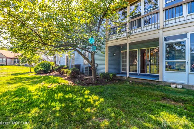 8 Benjamin Franklin Drive, Monroe, NJ 08831