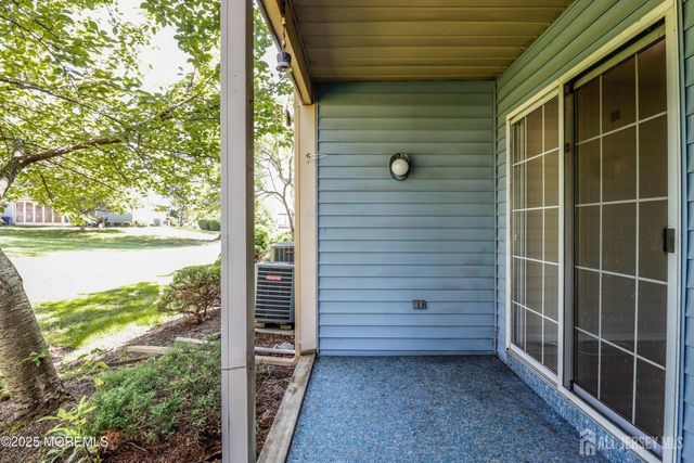 8 Benjamin Franklin Drive, Monroe, NJ 08831