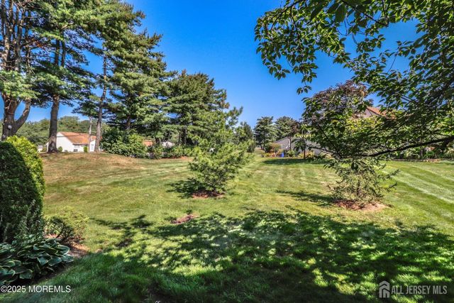 8 Benjamin Franklin Drive, Monroe, NJ 08831