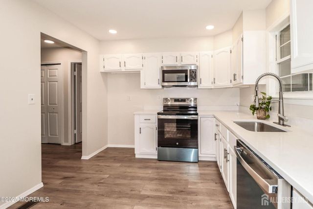 8 Benjamin Franklin Drive, Monroe, NJ 08831