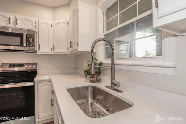 8 Benjamin Franklin Drive, Monroe, NJ 08831