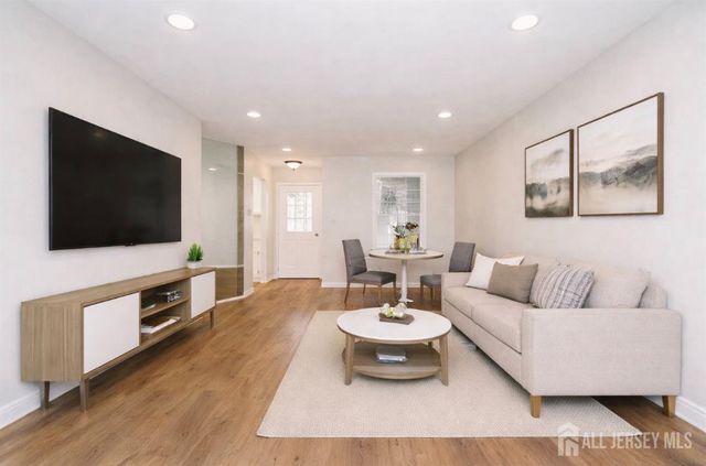 8 Benjamin Franklin Drive, Monroe, NJ 08831