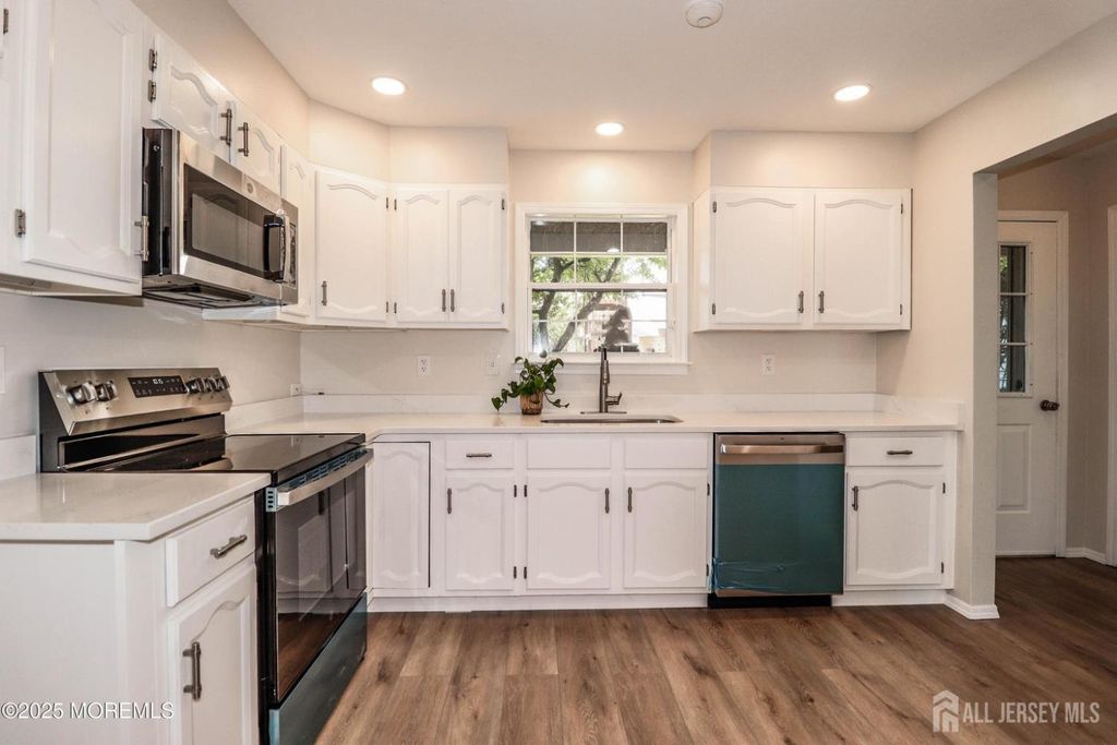 8 Benjamin Franklin Drive, Monroe, NJ 08831