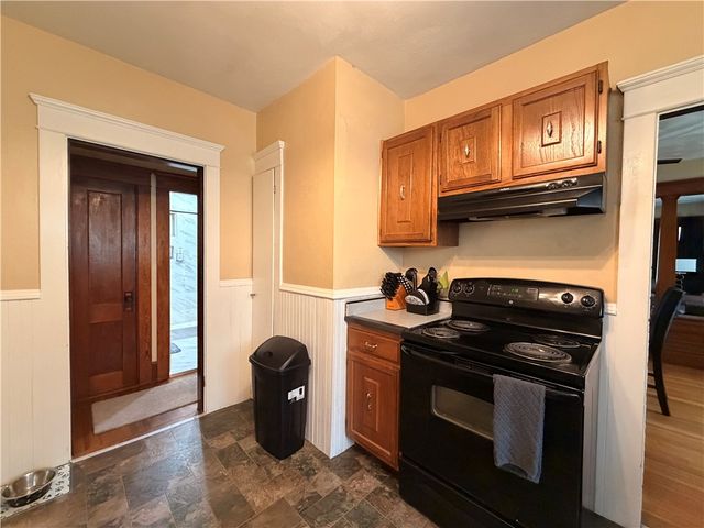 10 Russell Avenue, Newport, RI 02840