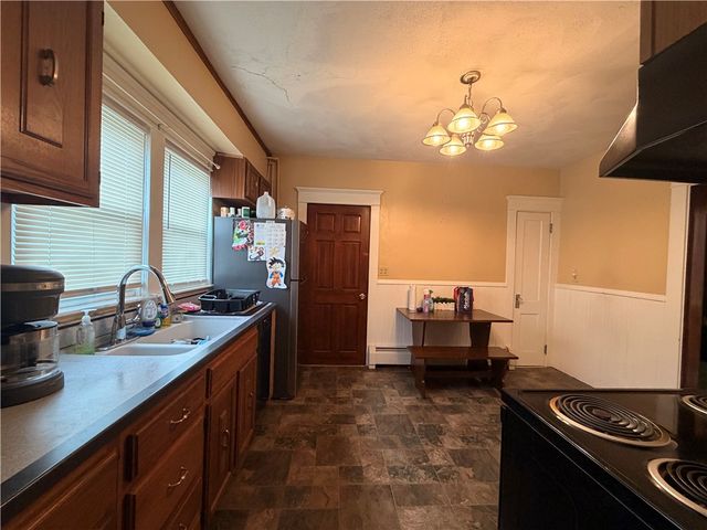 10 Russell Avenue, Newport, RI 02840