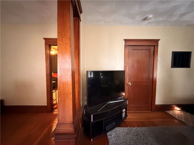 10 Russell Avenue, Newport, RI 02840