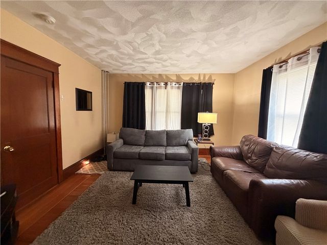 10 Russell Avenue, Newport, RI 02840