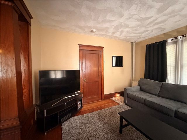 10 Russell Avenue, Newport, RI 02840