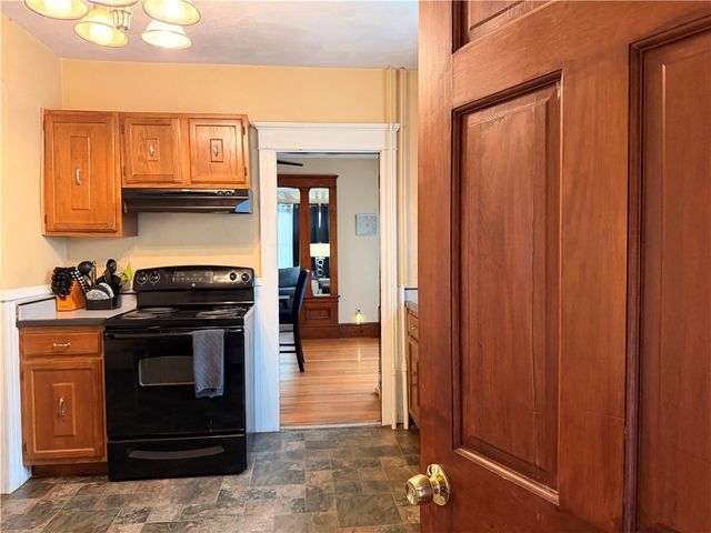 10 Russell Avenue, Newport, RI 02840