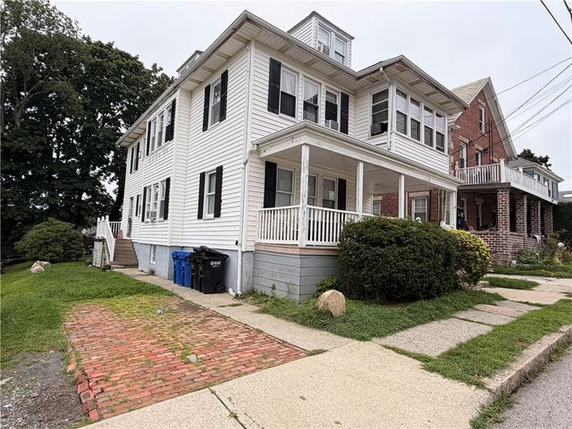10 Russell Avenue, Newport, RI 02840