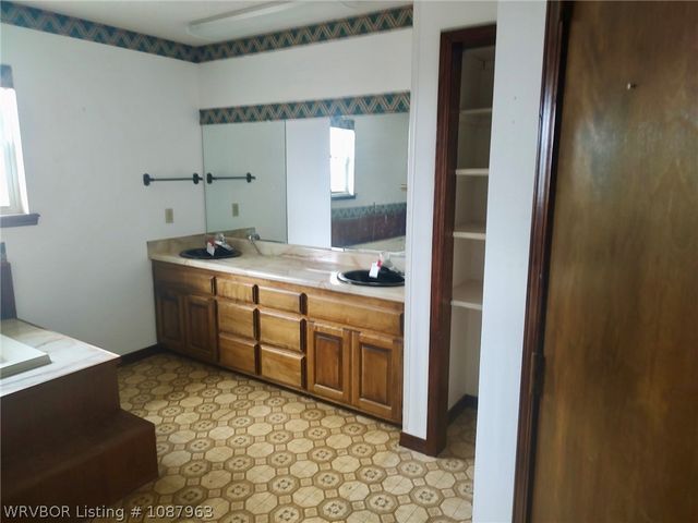 2625 Burnville Road, Greenwood, AR 72936