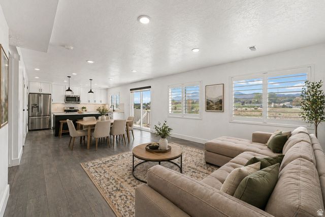 64 N DESERT SAGE CIR, Saratoga Springs, UT 84045