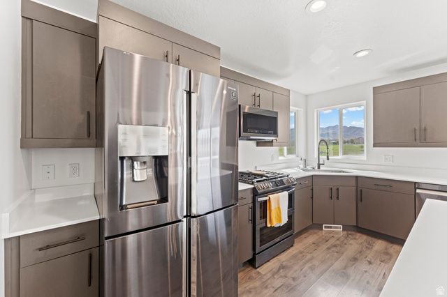 64 N DESERT SAGE CIR, Saratoga Springs, UT 84045
