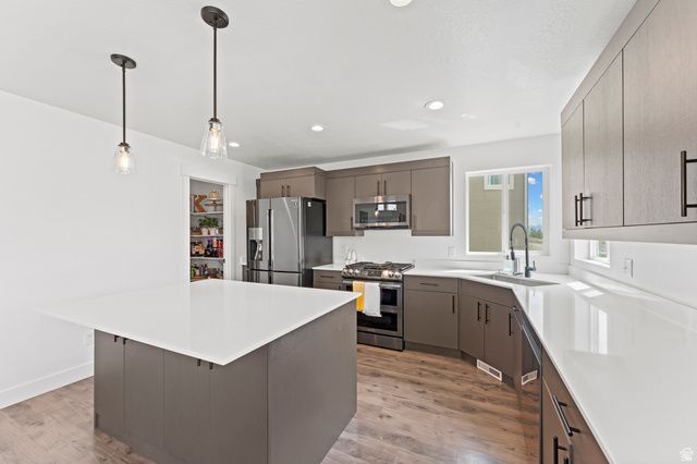 64 N DESERT SAGE CIR, Saratoga Springs, UT 84045