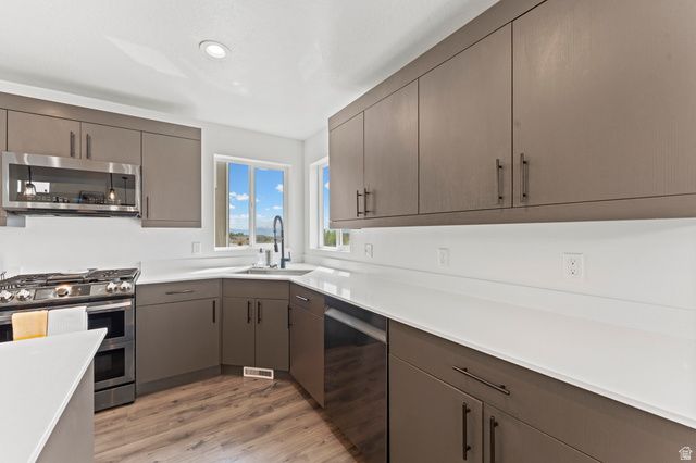 64 N DESERT SAGE CIR, Saratoga Springs, UT 84045