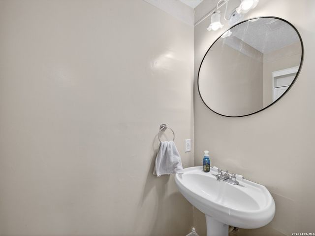 8517 Echo Creek Lane, San Antonio, TX 78240