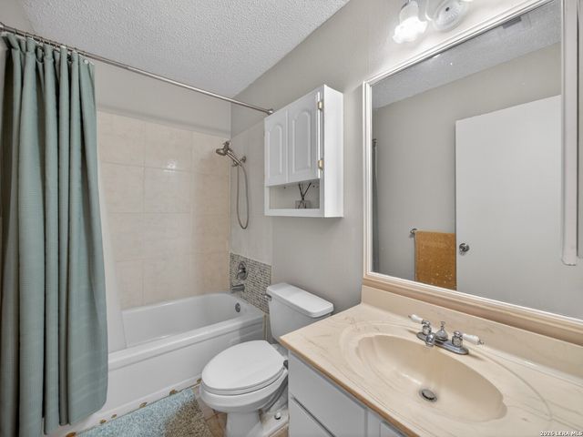 8517 Echo Creek Lane, San Antonio, TX 78240