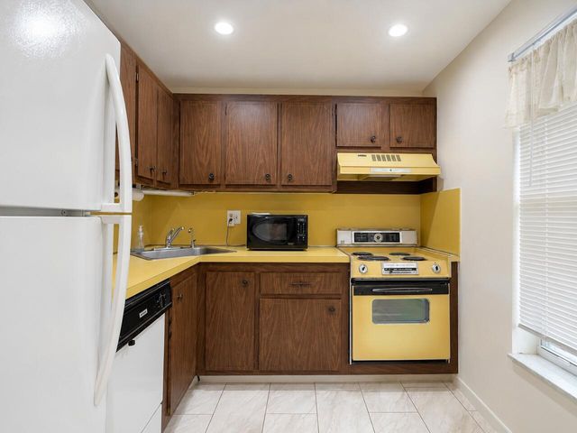 5901 NW 61st Avenue 105, Tamarac, FL 33319