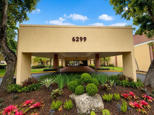 5901 NW 61st Avenue 105, Tamarac, FL 33319