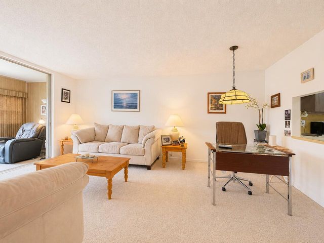 5901 NW 61st Avenue 105, Tamarac, FL 33319