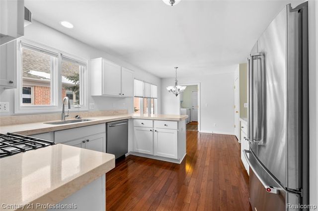 40121 Streamwood Court, Sterling Heights, MI 48310