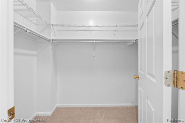 40121 Streamwood Court, Sterling Heights, MI 48310