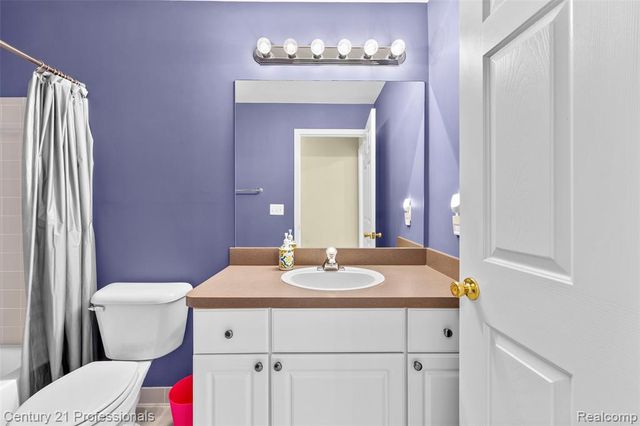 40121 Streamwood Court, Sterling Heights, MI 48310