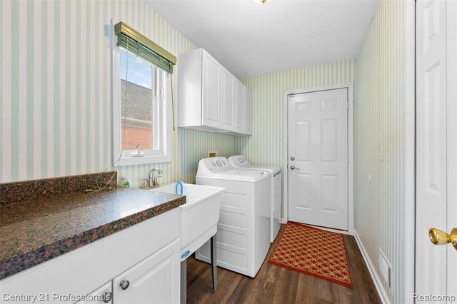 40121 Streamwood Court, Sterling Heights, MI 48310