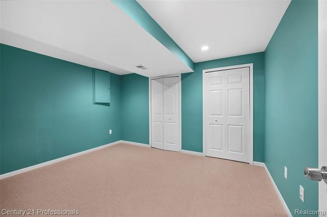 40121 Streamwood Court, Sterling Heights, MI 48310