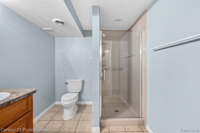 40121 Streamwood Court, Sterling Heights, MI 48310