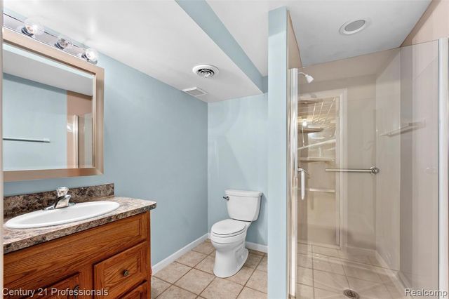 40121 Streamwood Court, Sterling Heights, MI 48310