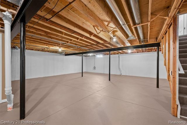 40121 Streamwood Court, Sterling Heights, MI 48310