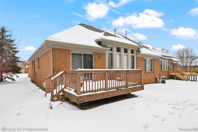 40121 Streamwood Court, Sterling Heights, MI 48310