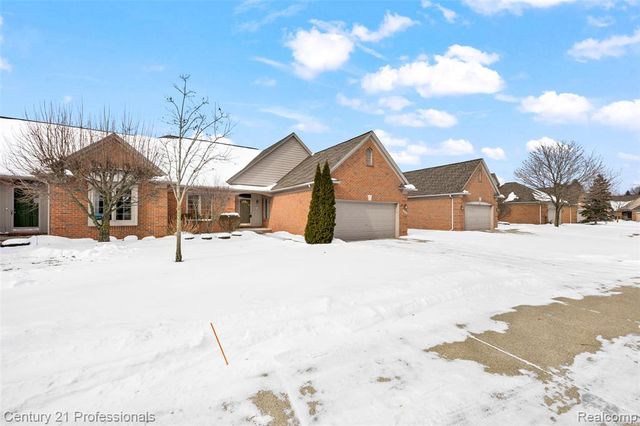 40121 Streamwood Court, Sterling Heights, MI 48310