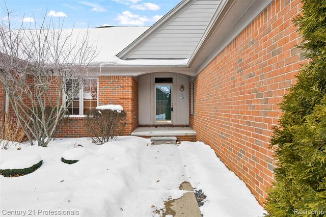 40121 Streamwood Court, Sterling Heights, MI 48310