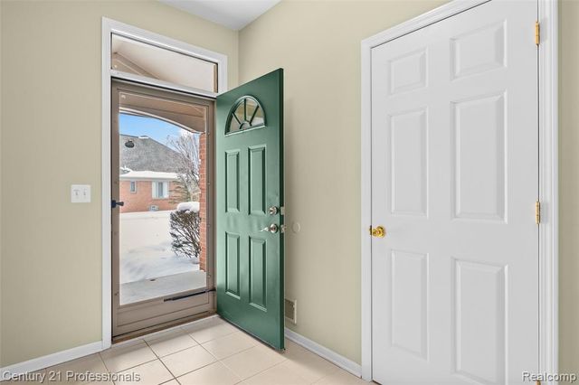 40121 Streamwood Court, Sterling Heights, MI 48310