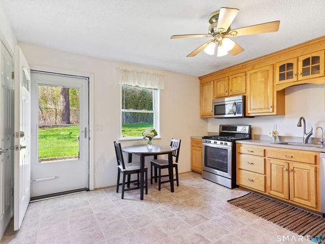 368 Knapps Highway 368, Fairfield, CT 06824