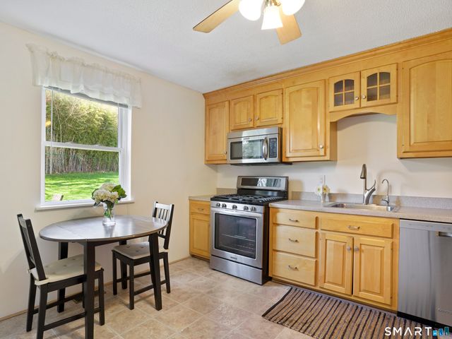 368 Knapps Highway 368, Fairfield, CT 06824