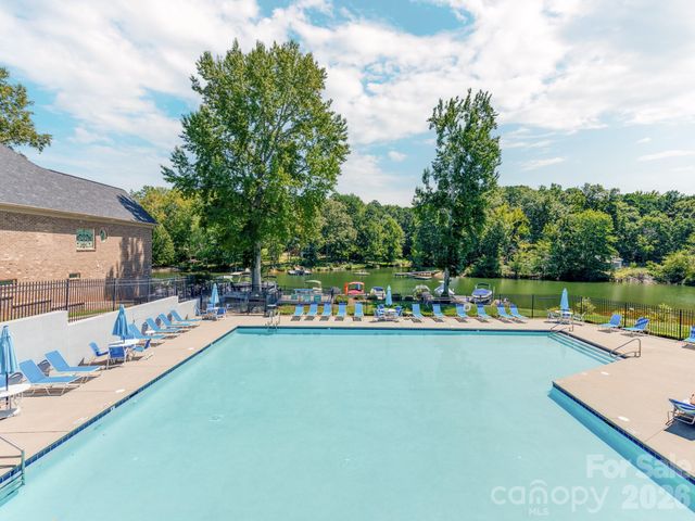 7883 Mariners Pointe Circle, Denver, NC 28037