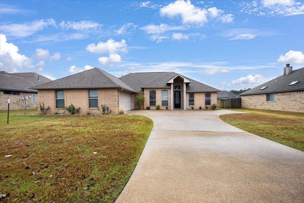 2065 Yasmeen Circle, Flint, TX 75762