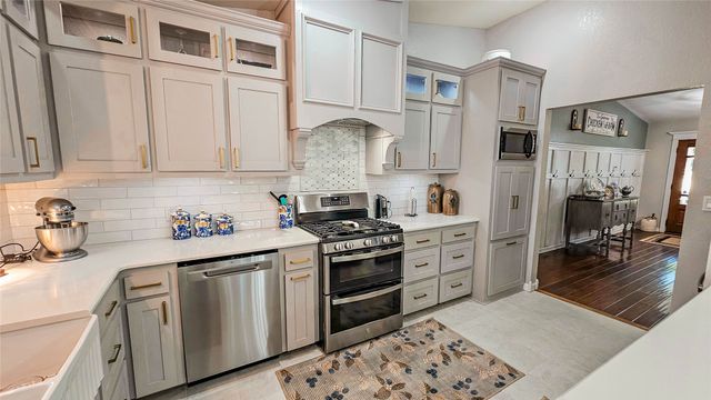 31050 W Beaver Mt D, Stigler, OK 74462