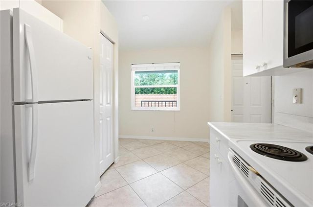 193 Robin Hood CIR 203, Naples, FL 34104