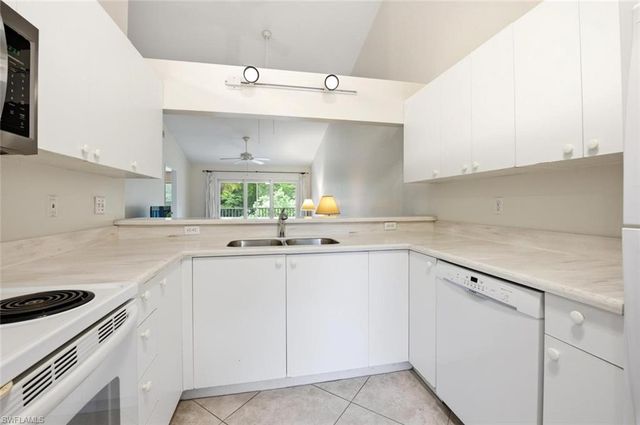 193 Robin Hood CIR 203, Naples, FL 34104