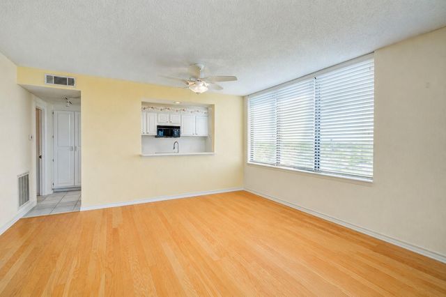 14655 Champion Forest Drive 1104, Houston, TX 77069