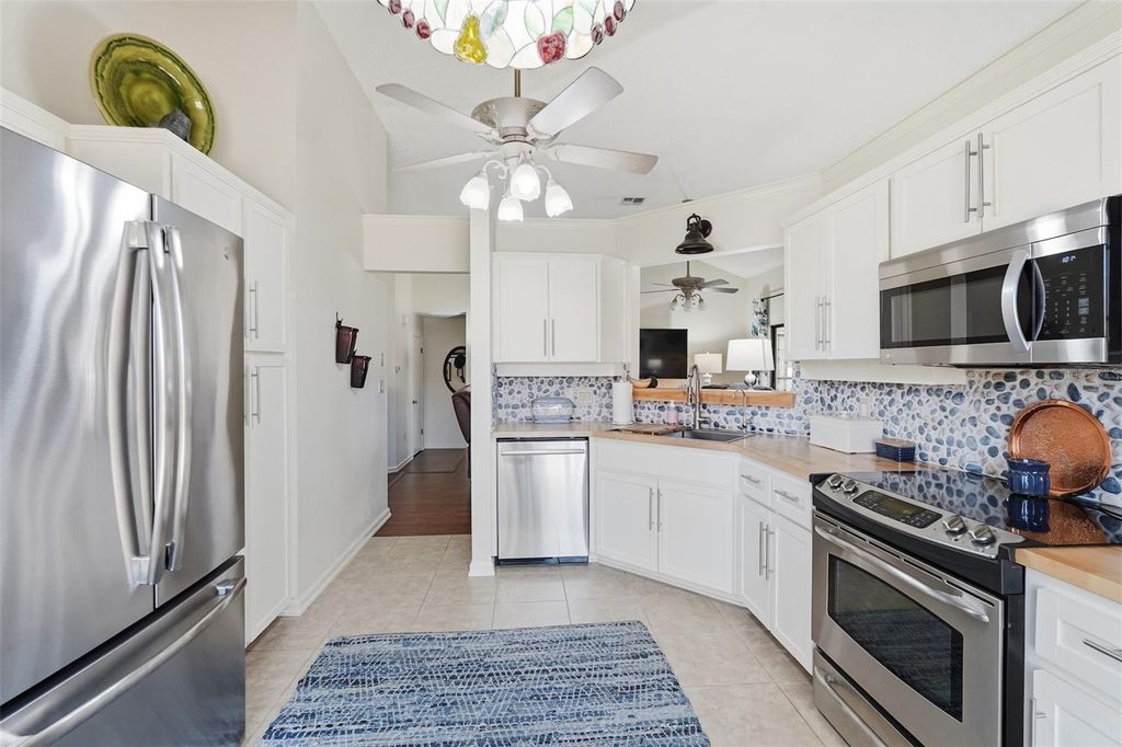 Image 16 of property listing at 13037 HILLYER LANE, Hudson, FL 34667