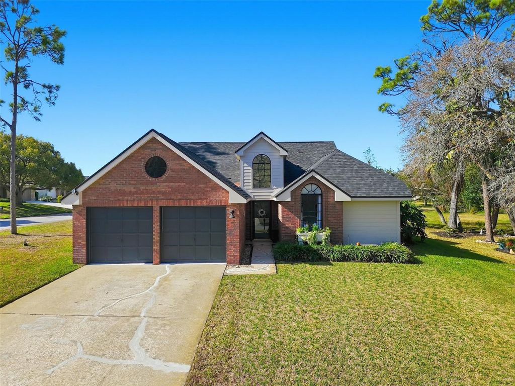 Image 37 of property listing at 13037 HILLYER LANE, Hudson, FL 34667