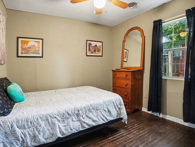 227 Halsey Street, Dallas, TX 75224