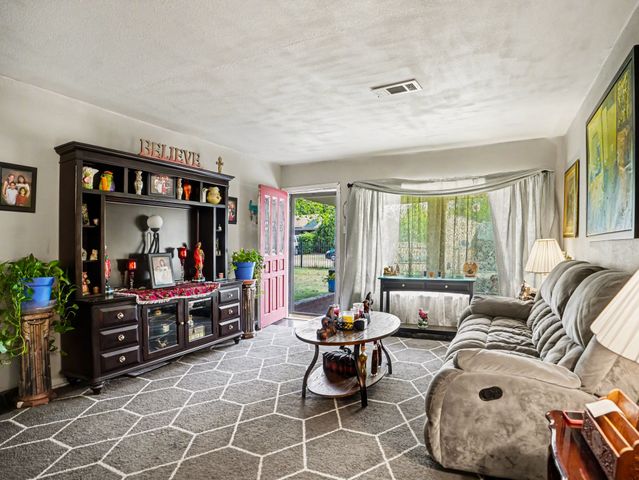 227 Halsey Street, Dallas, TX 75224